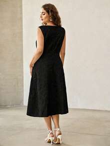 MOTF PREMIUM 女士加大码纹理优雅无袖刺绣中长连衣裙 - 黑色 - 查看 2