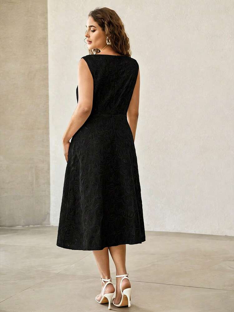WOMEN'S PLUS TEXTURED ELEGANT SLEEVELESS EMBROIDERED MID-LENGTH DRESS