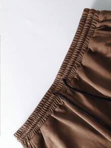 Manfinity Homme 男士撞色V领短袖T恤套装（2件装）搭配抽绳松紧腰短裤，休闲百搭，适合度假、日常办公、约会、聚餐等场合，简约风格，经典山本耀司设计，自穿或送礼皆宜，必备单品 - 彩色 - 查看 4