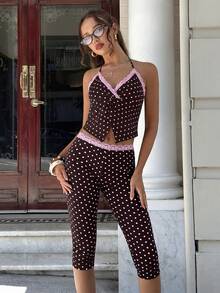 MainGRL 新款复古风棕粉色波点两件套，包含一件蕾丝边露背吊带背心和一条修身七分牛仔裤。这款可爱浪漫的女装套装，无论是休闲居家穿着还是日常街头造型，都是完美之选。套装包含一件波点印花蕾丝边露背吊带背心和一条七分裤。 - 棕色 - 查看 5