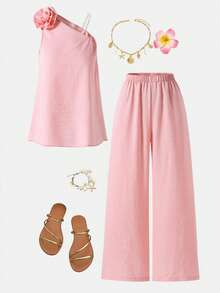 SHEIN 这是一套适合年轻女孩的两件套服装。它包括一件短款针织衫，领口呈斜裁设计；以及一条宽松的直筒裤，裤腰采用松紧带设计。这套服装非常适合女孩们在夏季的日常休闲时光或假期穿着。 - 粉色 - 查看 3