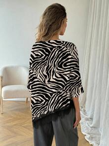 SHEIN LUNE 女士休闲纯色动物纹不对称下摆蕾丝拼接T恤，百搭日常穿着，春夏休闲上衣，适合度假、夏季、春季、春假及各种场合，包括沙滩装、休闲衬衫、外套和夏季上衣。 - 彩色 - 查看 3