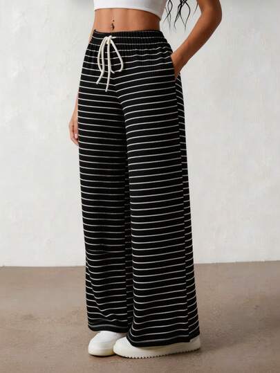 Pantalones Holgados de Mujer en Negro con Rayas Blancas Tejido de Costillas, Bolsillos Laterales, Ideal para Looks Urbanos