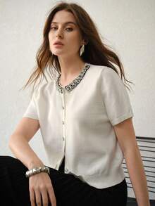 MOTF PREMIUM Blusa de punto con botones y detalles de strass - Blanco - Ver 5