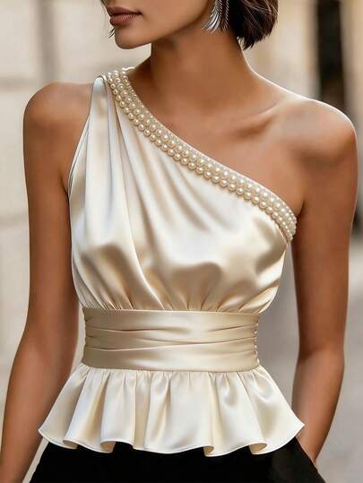 Ellegaria. 缎面仿珍珠装饰不对称肩部设计无袖褶皱荷叶边修身衬衫，轻盈奢华，尽显淑女风范，适合约会、派对等场合；不对称肩部优雅法式时尚短款上衣；夏季单肩上衣，优雅珍珠饰边；香槟色优雅上衣；缎面单肩象牙色珍珠上衣；女士连衣裙；珍珠装饰上衣；荷叶边上衣；缎面上衣；女士优雅上衣；女士奢华上衣；女士精美衬衫；单肩珍珠上衣；宴会上衣