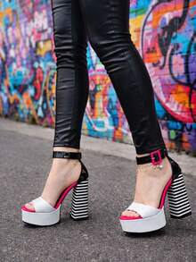 TACON DE RAYAS Y HEBILLA FORRADA - Blanco y Negro - Ver 1