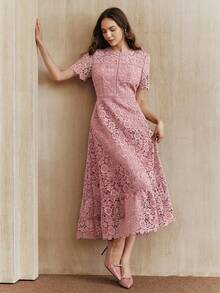 Anewsta Elegantes Spitzen-Patchwork-Kleid mit graziösem rosa Rüschensaum und Kurzarm für Frauen - Pink - Übersicht 3