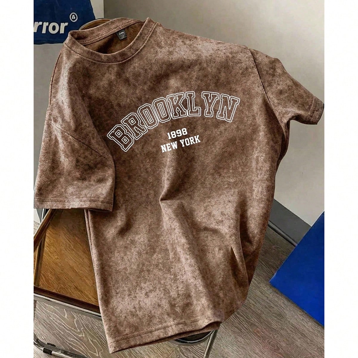 Camiseta de manga corta de algodón al 60% lavada en marrón para hombres
