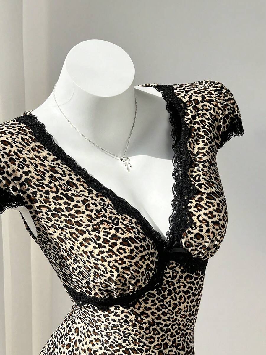 Elamini 棕色豹纹黑色蕾丝拼接蝴蝶结装饰V领泡泡袖修身T恤，甜美可爱休闲复古沙滩日常穿搭，适合春夏穿着 - 棕色 - 查看 1