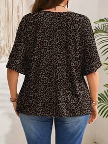 EMERY ROSE 大码女式V领豹纹印花休闲简约短袖T恤，适合夏季穿着 - 彩色 - 查看 2