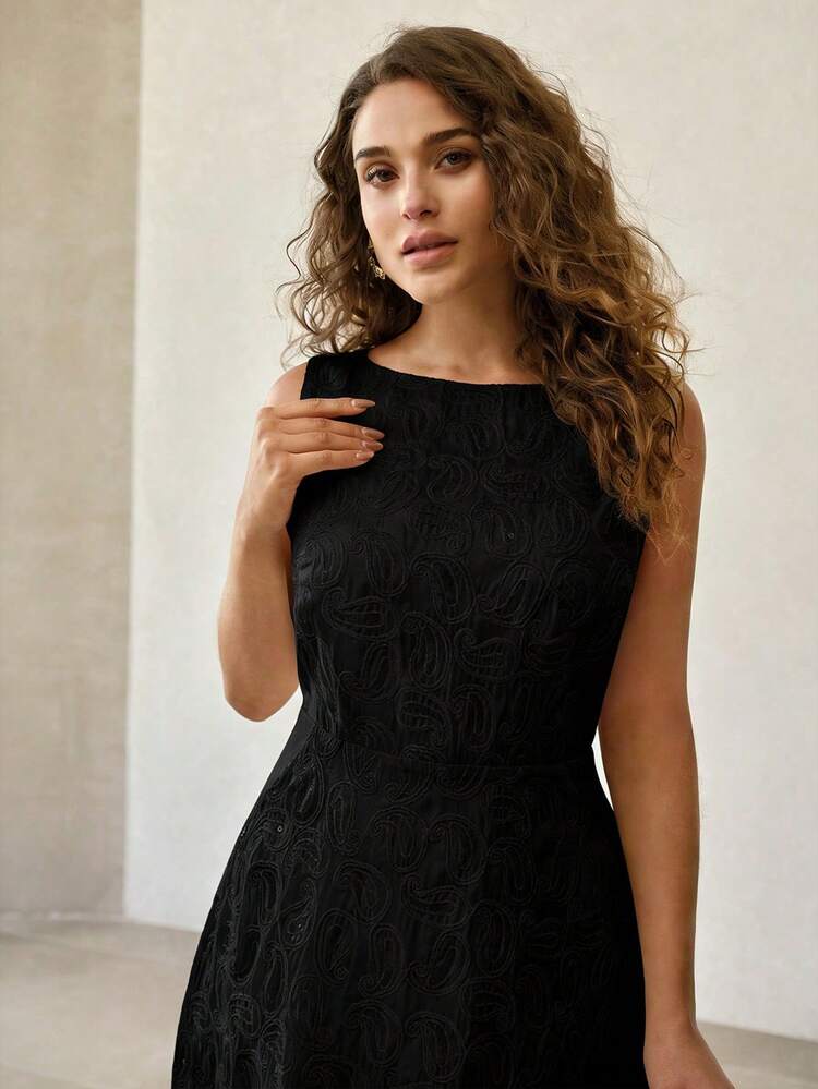 WOMEN'S PLUS TEXTURED ELEGANT SLEEVELESS EMBROIDERED MID-LENGTH DRESS