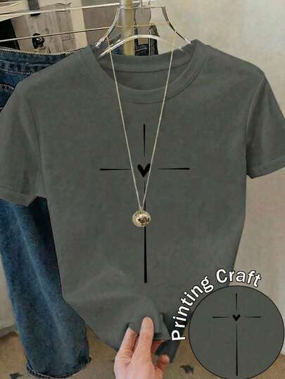 Nueva camiseta casual de manga corta y cuello redondo para mujeres, con diseño de estampado moderno, tejido suave y cómodo, y excelente caída.