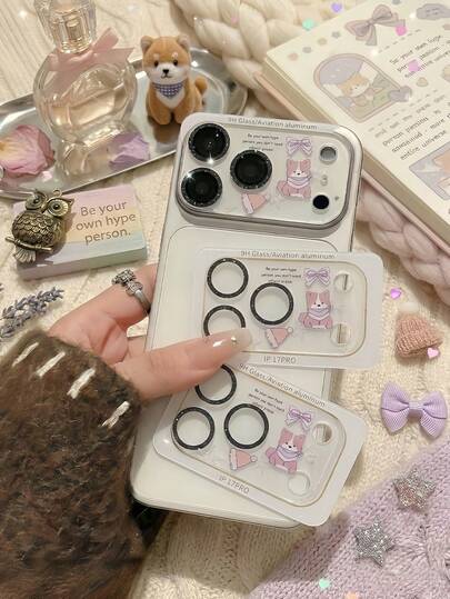 Zazumi Ốp bảo vệ ống kính camera IP hoạt hình dễ thương, màng kính cường lực 9H, viền kim cương lấp lánh, chống trầy xước và trong suốt, phù hợp với dòng IP 17. Đây là lựa chọn lý tưởng làm quà tặng sinh nhật hoặc quà tặng ngày lễ cho bạn bè, gia đình, người dùng IP và những người yêu thích văn hóa dễ thương. Thích hợp cho mùa xuân đến mùa hè.