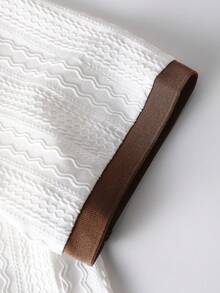 Manfinity Homme 男士撞色V领短袖T恤套装（2件装）搭配抽绳松紧腰短裤，休闲百搭，适合度假、日常办公、约会、聚餐等场合，简约风格，经典山本耀司设计，自穿或送礼皆宜，必备单品 - 彩色 - 查看 3