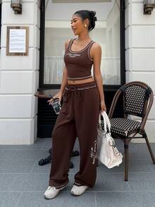 Muchica 女士字母印花上衣和字母印花抽绳阔腿裤休闲两件套 - 棕色 - 查看 4