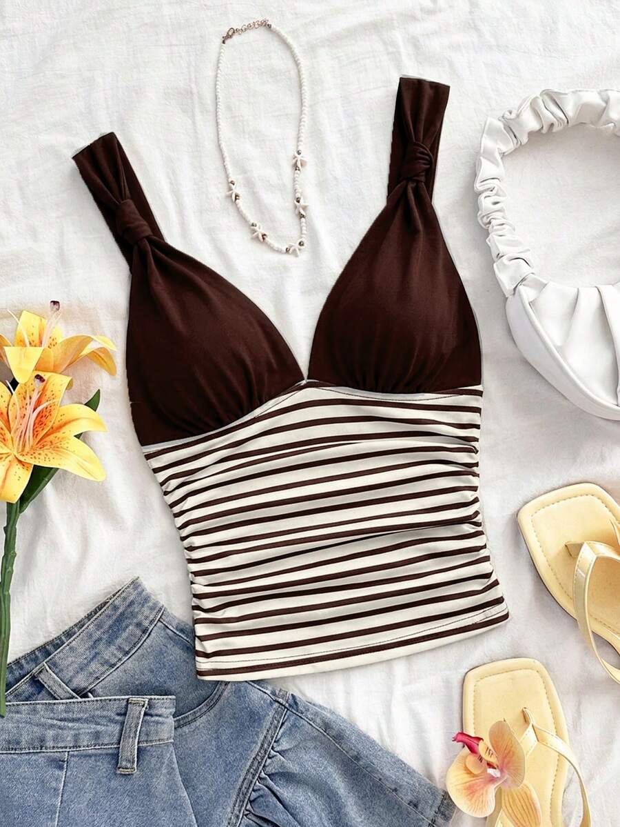 Soleia 休闲度假风撞色条纹印花图案女士优雅针织面料扭结肩带褶皱修身吊带背心,适合假日约会、下午茶、海滩、邮轮、城市度假、海岛度假、音乐节、波西米亚风度假等场合,室内外均可穿着。 - 彩色 - 查看 1