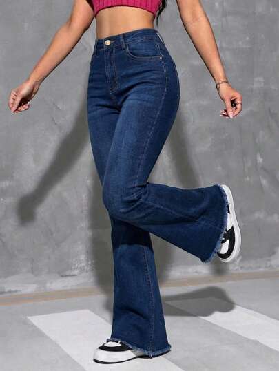 Jeans denim azul estilo setentas con caída amplia. mezclilla resistente  adaptable que brinda suavidad continua flexibilidad ligera y sensación confortable al uso prolongado.