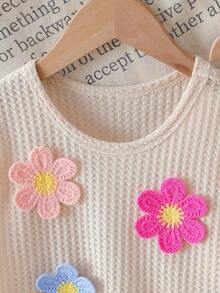 Elladie kids Conjunto de 3 piezas para niñas pequeñas: Blusa sin mangas con aplicación floral elegante y casual + Camiseta blanca simple y cómoda + Falda vaquera casual - Multicolor - Ver 6