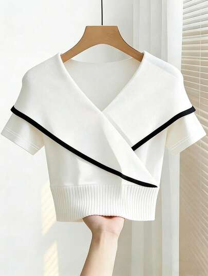 Franclia High-End V-Neck Knitted Slim-Fitting Top With A Subtle Irregular Patchwork Design, A Nautical Style. Perfect For Spring And Summer, Wear Alone Or Layered. Also Suitable For Women's Spring/Summer Black And White T-Shirts, Sexy T-Shirts, Sleeveless Tops, Spring Clothing, Summer Outfits, Suitable For Outings, Vacations, Casual Wear, Y2K Style, Graduation Season, Fashionable Outfits, Versatile, And Suitable For Commuting.Graduation Season Attire, Fashionable Casual Commuter Wear, Business Office Wear, Versatile And Stylish Everyday Casual Wear, Urban Teacher's Professional Attire