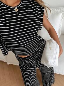 CovetEZ 两件套女士条纹短袖上衣和裤子黑色针织休闲家居服套装，简约时尚日常穿着 - 黑色 - 查看 3