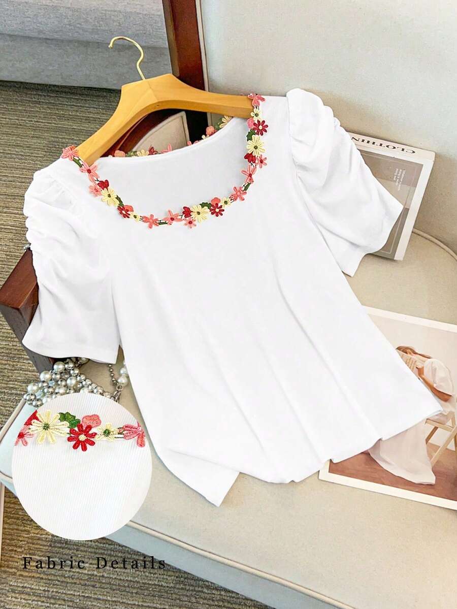 GlowEve CURVE Áo nữ cỡ lớn ôm sát, cổ tròn, tay phồng, họa tiết hoa, áo hoa dễ thương, áo kiểu nữ, áo thêu hoa, trang phục mùa hè cho nữ, áo tay ngắn cho nữ, áo nữ cho mùa hè - trắng - Xem 1
