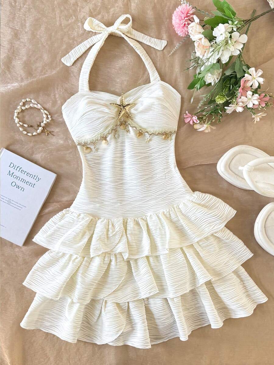 SHEIN 少女露背系带海星贝壳装饰荷叶边V领花朵金属扣白色针织纹理修身多层蛋糕裙,适合海滩、邮轮、海岛度假、公路旅行、婚礼、音乐节、波西米亚风度假等场合。 - 白色 - 查看 1