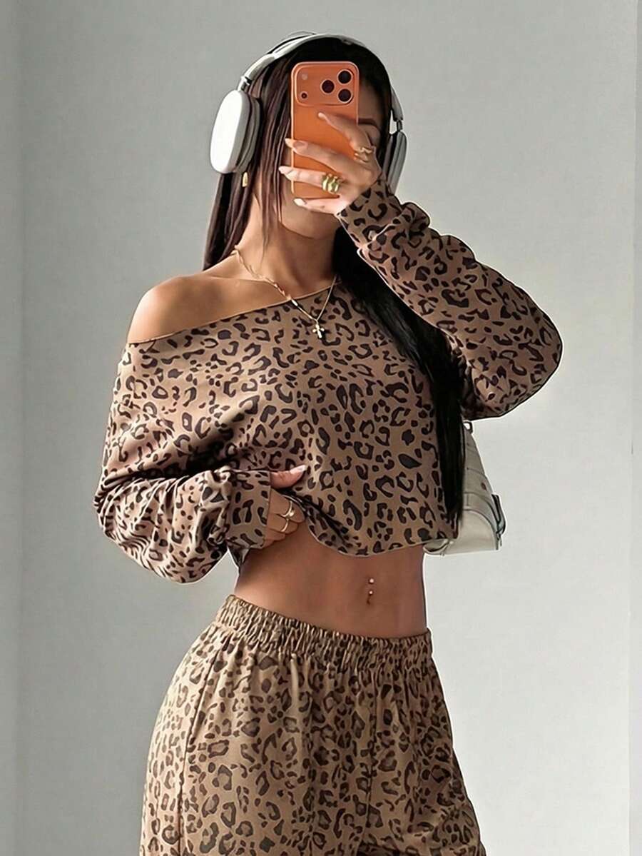 SHEIN EZwear 休闲豹纹短款卫衣，春季豹纹穿搭女装，豹纹套装，流行穿搭女装，热门两件套女装 - 棕色 - 查看 1