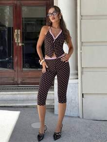 MainGRL 新款复古风棕粉色波点两件套，包含一件蕾丝边露背吊带背心和一条修身七分牛仔裤。这款可爱浪漫的女装套装，无论是休闲居家穿着还是日常街头造型，都是完美之选。套装包含一件波点印花蕾丝边露背吊带背心和一条七分裤。 - 棕色 - 查看 8