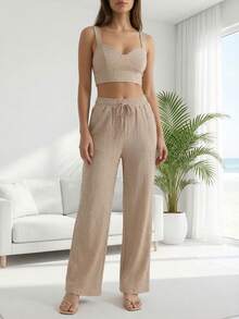 Conjunto de dos piezas de mujer, crop top de tirantes y pantalón largo corte recto pierna ancha fluida tejido ligero , tela texturizada, ajuste cómodo, ideal para looks casuales, playa, vacaciones y outfits relajados día noche casual, urbano, jardín primavera verano - Mocha - Ver 4