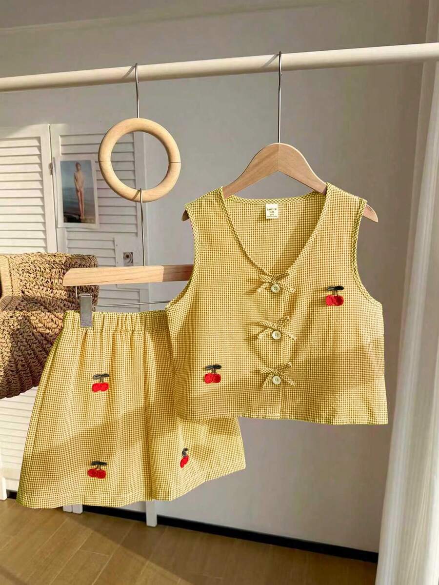 SHEIN 2pcs/Set Baby Girls' Casual Vacation Sweet Pink Striped Plaid Sleeveless Vest + Matching Loose Sports Shorts - Yellow - View 1