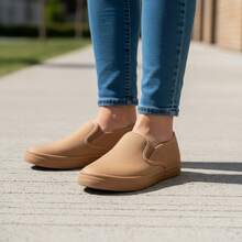 Zapatos casuales unisex de color sólido, de corte bajo, ligeros, sin cordones, puntera lisa, suela de goma, parte superior de tela, plantilla de tela, para hombres, mujeres, actividades al aire libre, deportes, trabajo Liso Elegante Tela - Camel - Ver 2