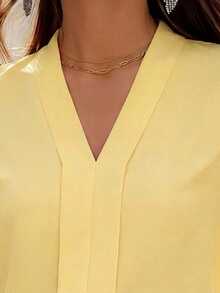 SHEIN Clasi 女士纯色V领短袖衬衫，优雅百搭，适合春夏通勤 - 淡黃色 - 查看 5