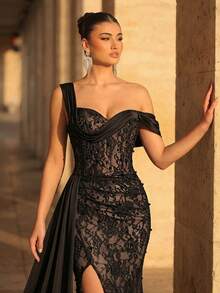 Glamrae 优雅奢华黑色缎面褶皱蕾丝拼接美人鱼礼服，露肩袖设计，适合婚礼、派对、节日、盛会和正式场合（装饰繁复） - 黑色 - 查看 2