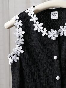SHEIN 少女黑色針織素色拼接花卉緞帶休閒上衣，少女夏季家庭穿搭紋理蝴蝶結前短版蕾絲紋路襯衫 - 彩色 - 查看 5