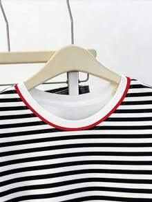 Resyla Áo thun nữ kẻ sọc đen-trắng-đỏ cổ điển, hoàn hảo cho mùa hè, đi làm hàng ngày, quà tặng ngày lễ, thời trang, áo thun sành điệu, áo thun đẹp, quà tặng anh chị em, quà tặng chị gái, quà tặng mẹ, quà tặng Ngày của Mẹ, áo kiểu giản dị nhưng vẫn thời trang. - màu đen - Xem 3