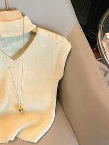 Resyla Women's Solid Color Hollow Out Fitted Elegant Comfortable Short Sleeve Sweater - Khaki - View 4