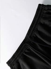 Manfinity Homme 男士撞色V领短袖T恤套装（2件装）搭配抽绳松紧腰短裤，休闲百搭，适合度假、日常办公、约会、聚会等场合，简约风格，经典山本耀司设计，自穿或送礼皆宜，必备单品 - 彩色 - 查看 4