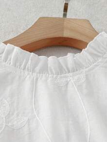 GlowEve Camisa sin mangas de mujer con bordado y volantes - Blanco - Ver 4