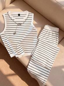 Franclia 黑白条纹棉质无袖背心和阔腿裤套装，面料柔软有弹性，宽松版型。休闲度假风，适合周末出游、端午节及其他节假日穿着。搭配项链，更显精致优雅。 - 黑與白 - 查看 5