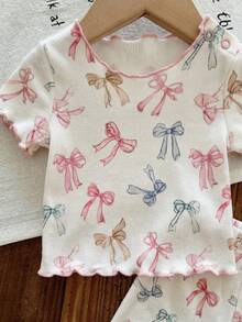 SHEIN LMoss Kids Dozemod 儿童新生女宝宝可爱卡通图案荷叶边圆领短袖针织柔软睡衣套装，2件套 - 彩色 - 查看 3