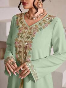 SHEIN Najma Robe de chambre décontractée et confortable pour femmes, avec décoration de franges et broderie colorée élégante - Vert menthe - Voir 7