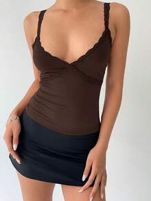 Aloruh 女士酒红色蕾丝拼接深V领修身吊带背心 - 咖啡棕 - 查看 3