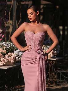 Glamrae 优雅莲花粉色新颖无肩带浪漫蕾丝拼接不对称罩杯透视前片鱼骨鱼尾开衩腰部浪漫3D立体花卉层叠连衣裙，适合约会、度假、单身派对、返校、婚礼、女士晚礼服等场合。 - 藕粉色 - 查看 6