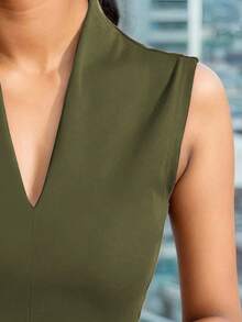 EMERY ROSE Women's Solid Color Slim Fit Camisole For Commuting - Dark Green - View 5