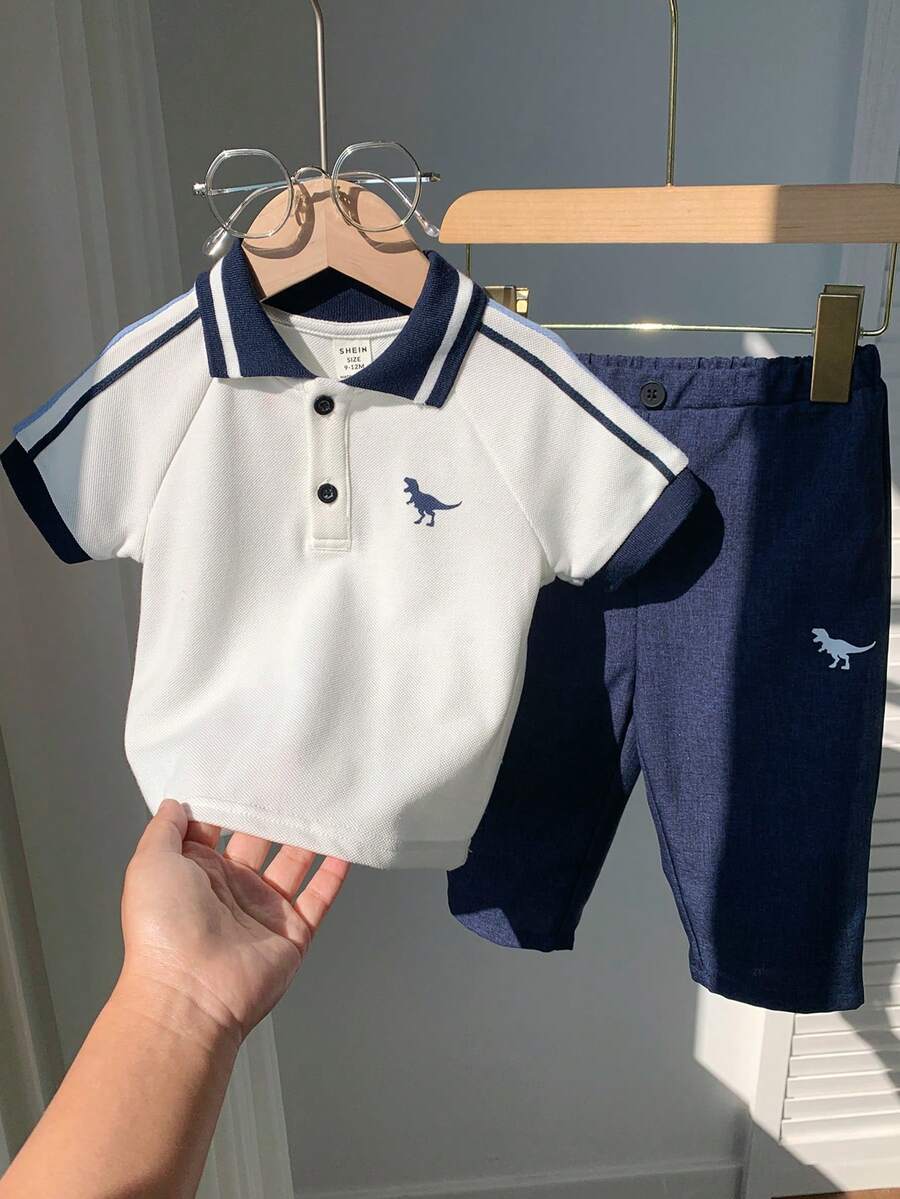SHEIN 2件套男婴休闲可爱运动套装,蓝色丝带白色短袖polo衫搭配蓝色裤子,适合夏季、春季、生日派对、锐舞派对、迎婴派对、洗礼和一周岁生日庆祝活动。 - 彩色 - 查看 1