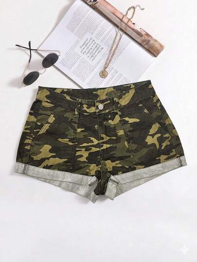 SHEIN Pantalones cortos de mezclilla lavados con estampado de camuflaje de moda con talle bajo, estilo Y2K