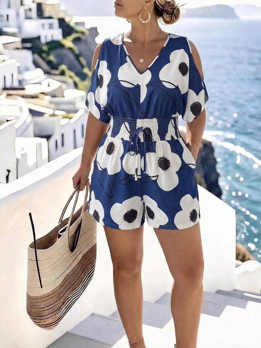 SHEIN Holidaya 大码印花V领露肩褶皱连体裤，休闲连体裤，女士短款套装，度假蓝白上衣，夏季女式衬衫，两件套，大码夏季女式度假套装，夏季连体裤，女士夏季服装，沙滩装，印花连体裤 - 藍色 - 查看 1