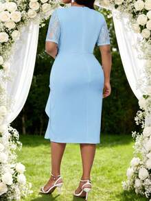 SHEIN Lady 大码优雅纯色蕾丝拼接裹身连衣裙,夏季毕业典礼礼服,春季休闲连衣裙,女士毕业礼服,情人节夏季服装,夏季服装,春季连衣裙,夏季连衣裙,优雅连衣裙,女士优雅连衣裙,度假连衣裙,女士夏季连衣裙,女士休闲连衣裙,婚礼宾客礼服,婚礼及活动,母亲毕业典礼礼服,女士婚礼宾客礼服,女士优雅连衣裙,高雅派对礼服 - 藍色 - 查看 3