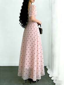 Modelyn 波点印花时尚方领短袖设计女士简约长连衣裙，夏季收腰优雅长裙，适合夏季度假和日常穿着 - 彩色 - 查看 2