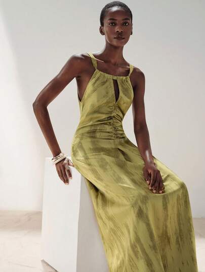 Aveloria Modichic 渐变绿色笔触纹理缎面褶皱腰部吊带连衣裙，简约优雅无袖连衣裙，适合通勤、派对等场合，百搭实用